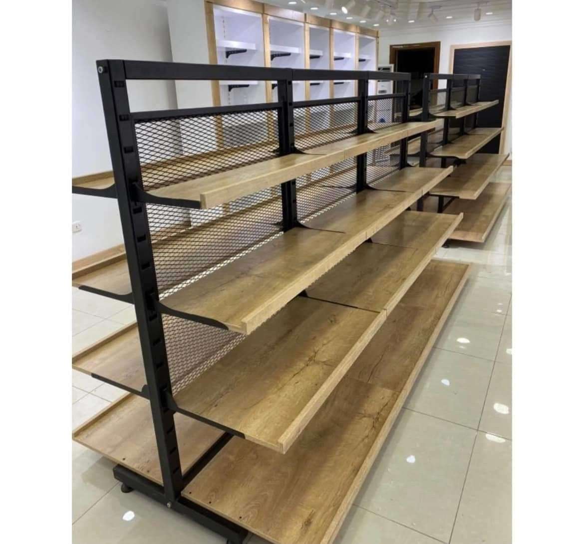 מדפים מעוצבים לחנויות